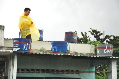 Cập nhật diễn biến bão số 11: Miền Trung 'nghênh chiến' với bão